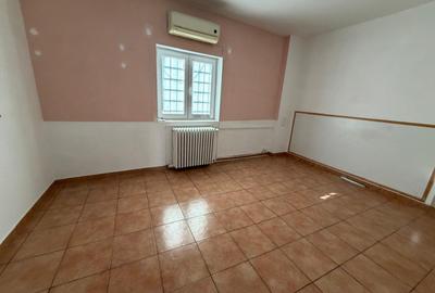 Casă cu 6 camere în Vitan Mall