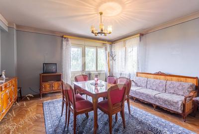 Apartament in casa, garaj, curte si priveliste spectaculoasa