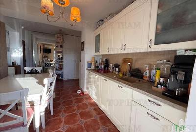 Apartament 3 camere decomandat | 2 bai | 2 lifturi | 6 min Metrou Crangasi - 12
