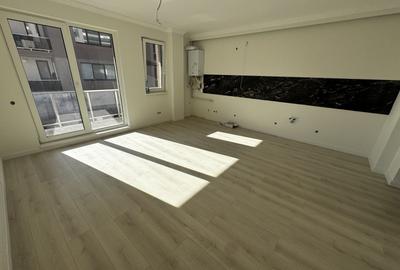 Apartament cu 3 camere semidecomandat în Florești