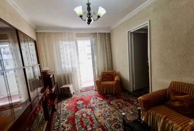 Apartament cu 3 camere semidecomandat în Km 4-5