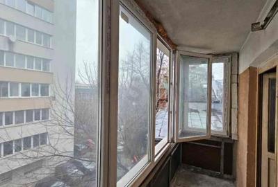 Apartament cu 4 camere semidecomandat, mobilat în Dorobanți