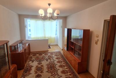 Vand apartament 3 camere,cf.1,decomandat,situat pe B-dul Mihai Viteazu,etaj 3