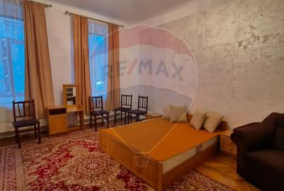 Casă cu 3 camere de vânzare în zona Centrală - 5