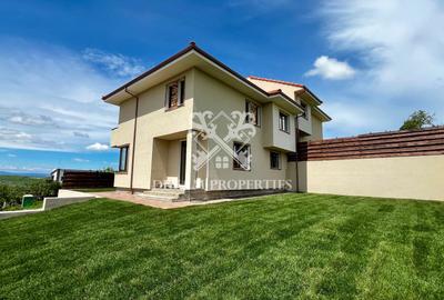 Casă individuală cu 4 camere în Dezmir