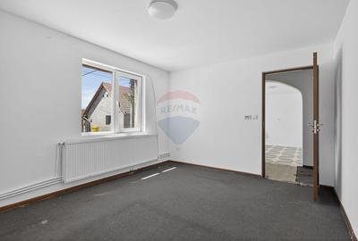 Apartament spațios la casă, renovat, ultracentral Pecica - 11