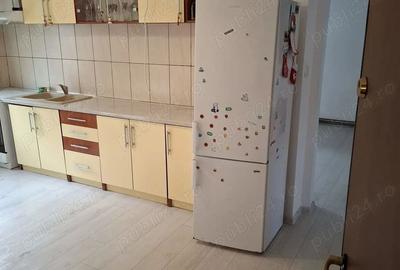 Apartament cu 3 camere decomandat, mobilat în Dâmbovița