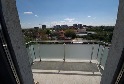 Vând apartament cu 2 camere, decomandat nou  + loc de parcare, situat in complex - 8