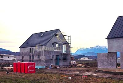 Casă individuală cu 4 camere în Cristian