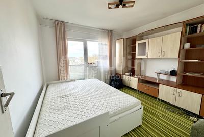 Apartament cu 3 camere decomandat, mobilat în Zorilor