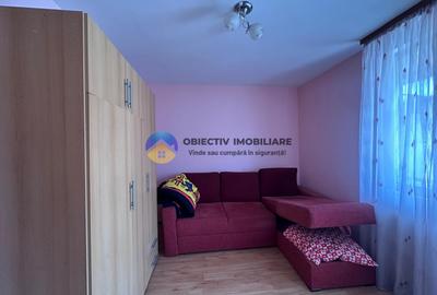 Apartament 3 camere de vânzare - Zona Centrală / 2 băi - 8
