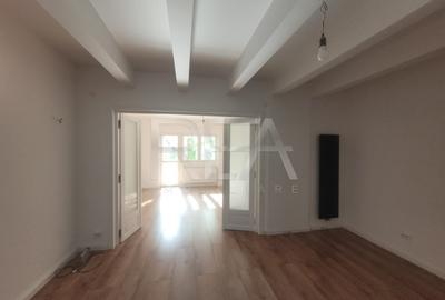 Apartament cu 3 camere semidecomandat în Cișmigiu
