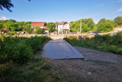 Central . 1200 mp la 1,4 km din Podu de Fier , toate utilitatile 191 EURO / MP - 5