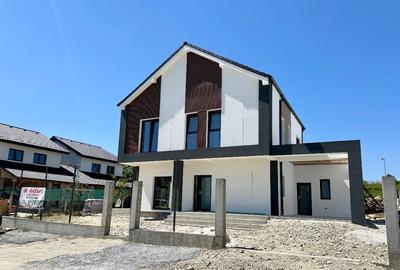 Casă individuală cu 4 camere în Central