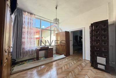 Casa cu 4 camere de inchiriat cu 2 locuri de parcare, zona 7 Strazi - 9