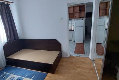 Proprietar, vând apartament cu doua camere în zona Vitan Mall, preț 63.000 euro - 2