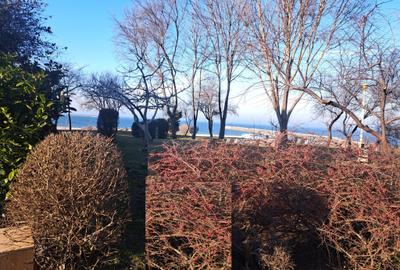 Casă cu 5 camere în Faleza Nord