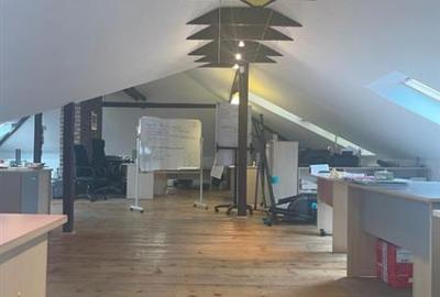 Mansarda primitoare, open space 153 mp, intr-o cladire de birouri, curte - 3