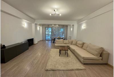 Apartament cu 3 camere decomandat, mobilat în Central