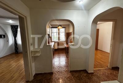 Apartament de vanzare 2 camere decomandate Mihai Viteazu etaj 1 - 4
