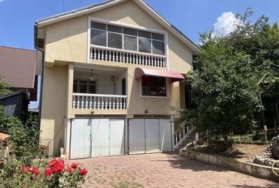 Casă individuală cu 6 camere în Orașul de Jos