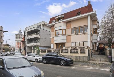 Casă cu 9 camere în Pache Protopopescu