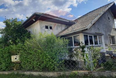 Casă langa Fagaras cu teren de 1836mp si parau in spatele curtii - 1