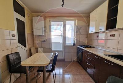 Apartament cu 4 camere de inchiriat - Central - 1