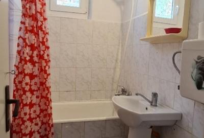 Inchiriez apartament 3 camere,situat pe B-dul Mihai Viteazu, et.3 - 8