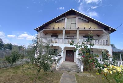Casă individuală cu 5 camere în Tomești