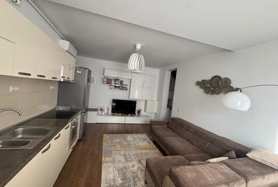 Apartament cu 3 camere semidecomandat în Girocului