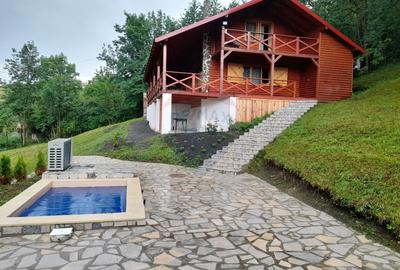 Casă individuală cu 5 camere în Călățele