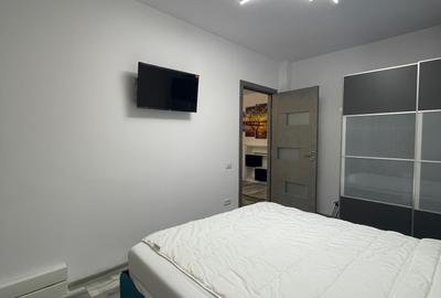 Piata Romana, Coloane, Metrou - 13