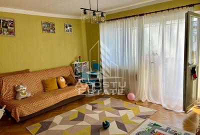 Apartament cu 3 camere decomandat, mobilat în Dâmbovița