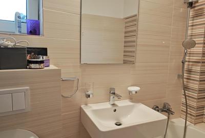 Apartament cu 3 camere decomandat în Băneasa