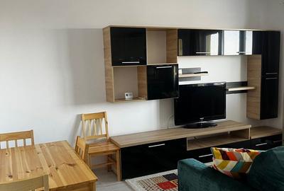 Apartament cu 3 camere semidecomandat, mobilat în Titan
