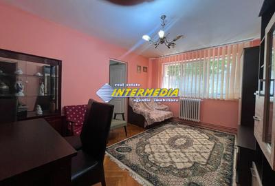 Apartament cu 2 camere semidecomandat, mobilat în Central