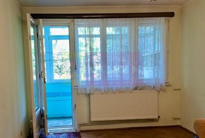 Apartament cu 3 camere decomandat în Berceni