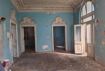 Unirii-Cartierul Evreiesc, singur curte, dubla deschidere, libera - 9