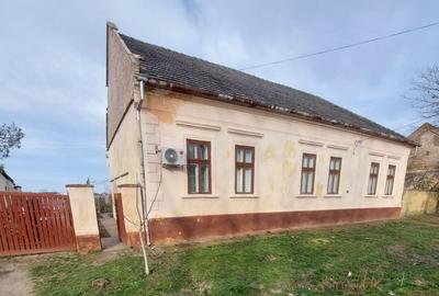 Casă individuală cu 4 camere în Gelu