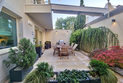 Vila deosebita  la un pas de mare mobilata si utilata - 19