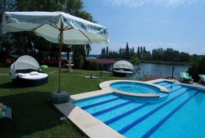 Viață la Superlativ – Vilă Spațioasă cu Piscină, Jacuzzi și Teren de Baschet - 3