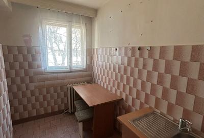 Apartament 2 camere-Zona Sud - etaj 2/4 -  40 mp  43000 euro  negociabil - 4