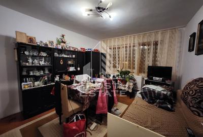 Apartament cu 4 camere, centrala proprie, etaj intermediar, zona Dacia - 2