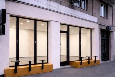 Calea Victoriei Închiriez spațiu parter stradal 40 mp vitrina 7 ml local premium - 1