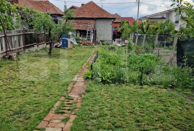 Casă individuală cu 2 camere în Dâmbul Rotund