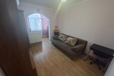 Apartament cu 2 camere decomandat, etaj 2/4, zona Alexandru cel Bun - 4