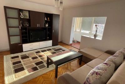Apartament cu 3 camere decomandat, mobilat în Soarelui