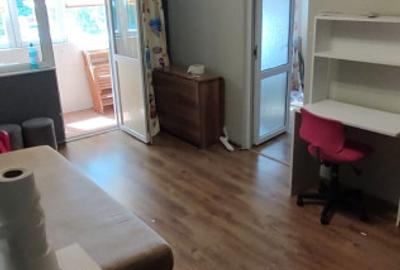 Apartament cu 3 camere semidecomandat, mobilat în Inel II