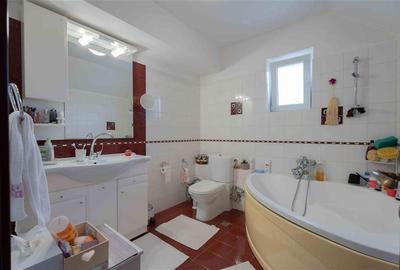 Casa de Lux in Livada cu Ciresi Eleganta, Confort si Panorama de Vis - 17